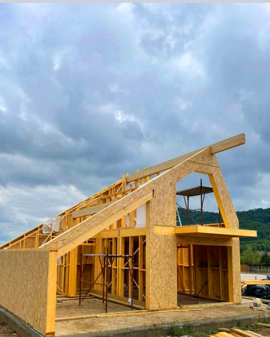 Casa din lemn in constructie